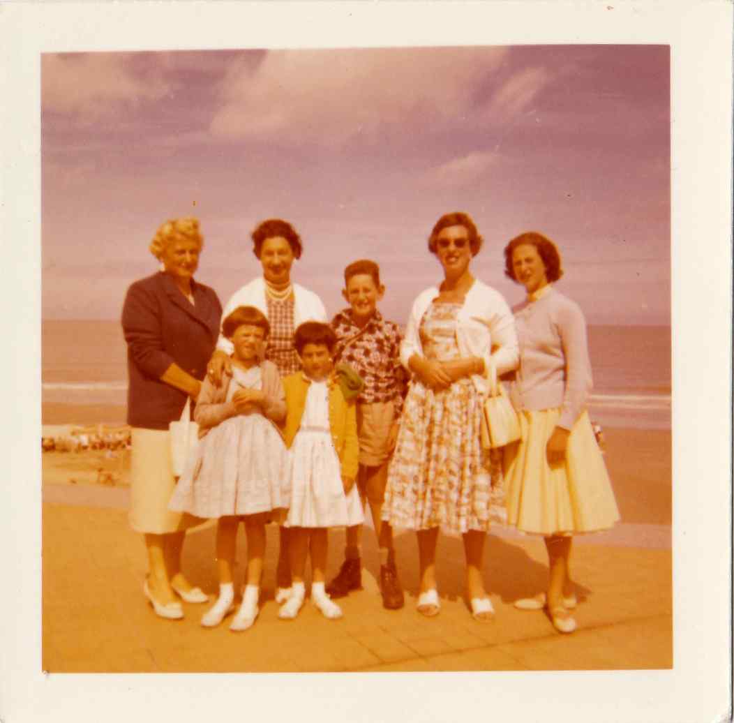 Or & Elle brings to bear a legacy of century-old craftsmanship and savoir-faire to marry unparalleled luxury and quality with hyper-transparency and sustainability. Shown here is the Fraenkel family women.