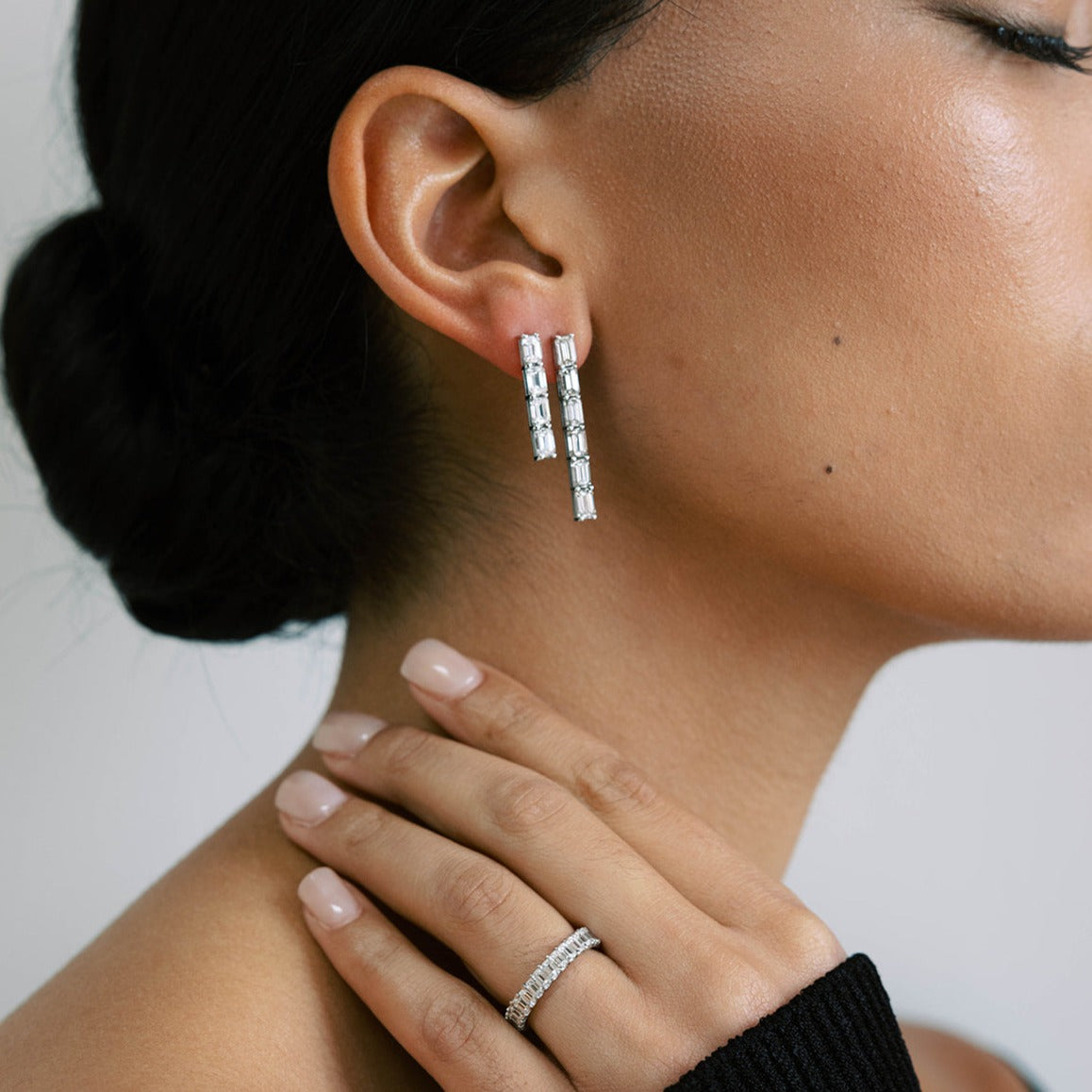 Île Column Grande Emerald earrings feature six D color, IF/VVS diamonds.